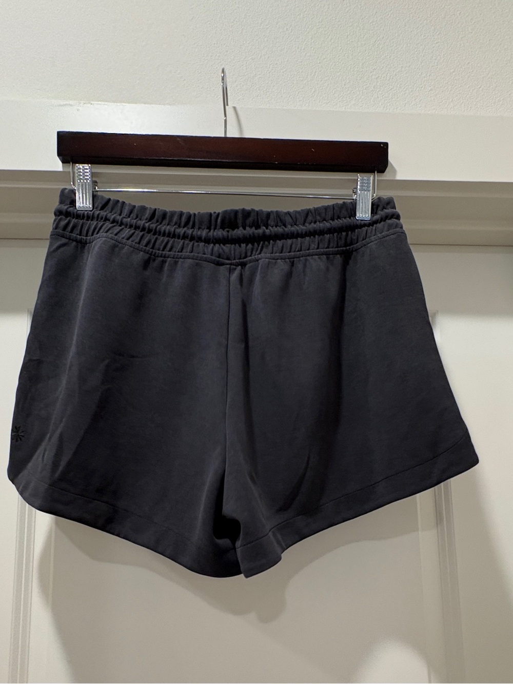 Athleta Seasoft Shorts Black Sz Medium - Picture 5 of 11
